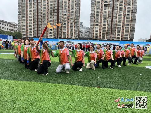 金溪县实验中学举办大型手拉手公益活动 图