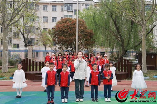 人间四 阅 天,书香 悦 童年 东营市实验幼儿园开展读书月主题升旗仪式