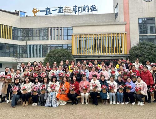 庆祝 三八 ,插花品香 衡阳市第二实验幼儿园工会开展庆 三八 国际妇女节插花活动