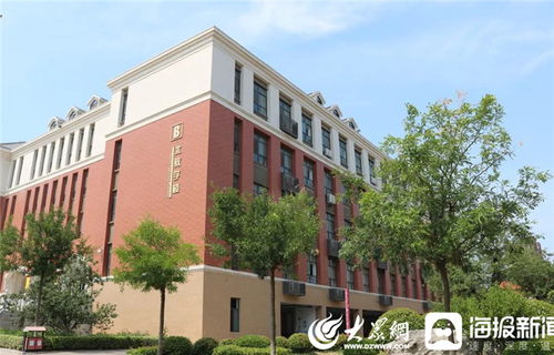 枣庄三中纪委书记要翔到枣庄市实验学校致送优秀毕业生喜报